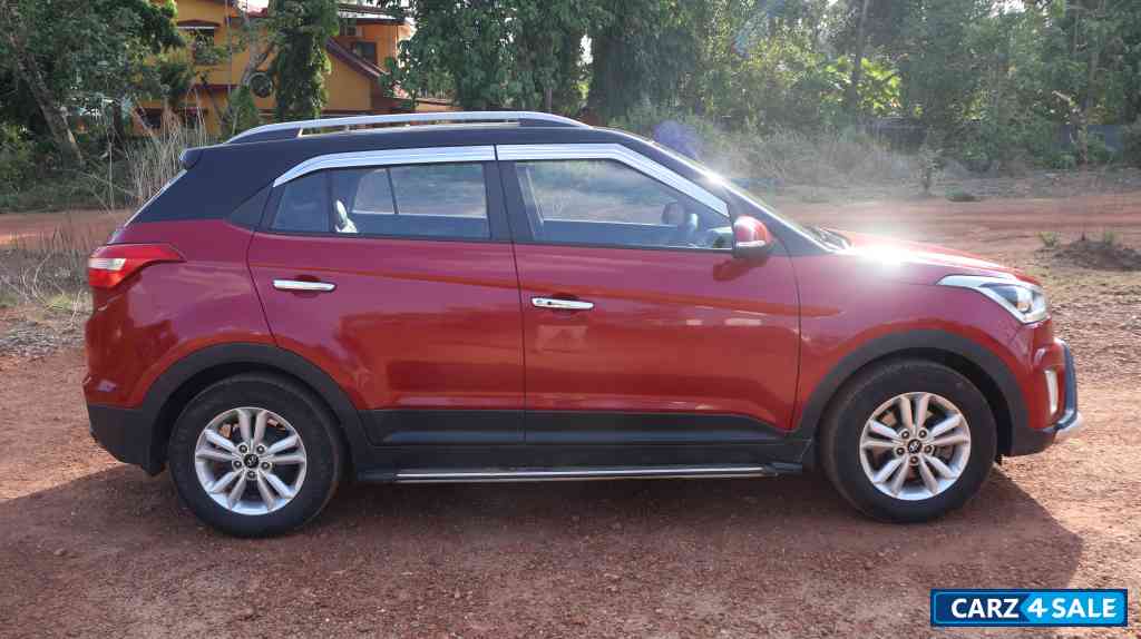 Red Hyundai Creta 1.6 SX +