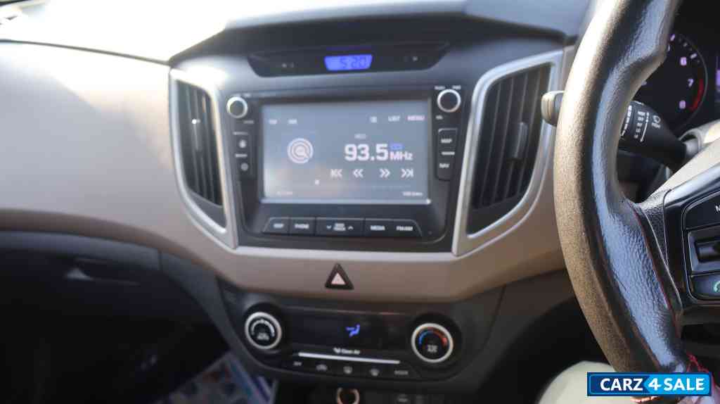 Red Hyundai Creta 1.6 SX +