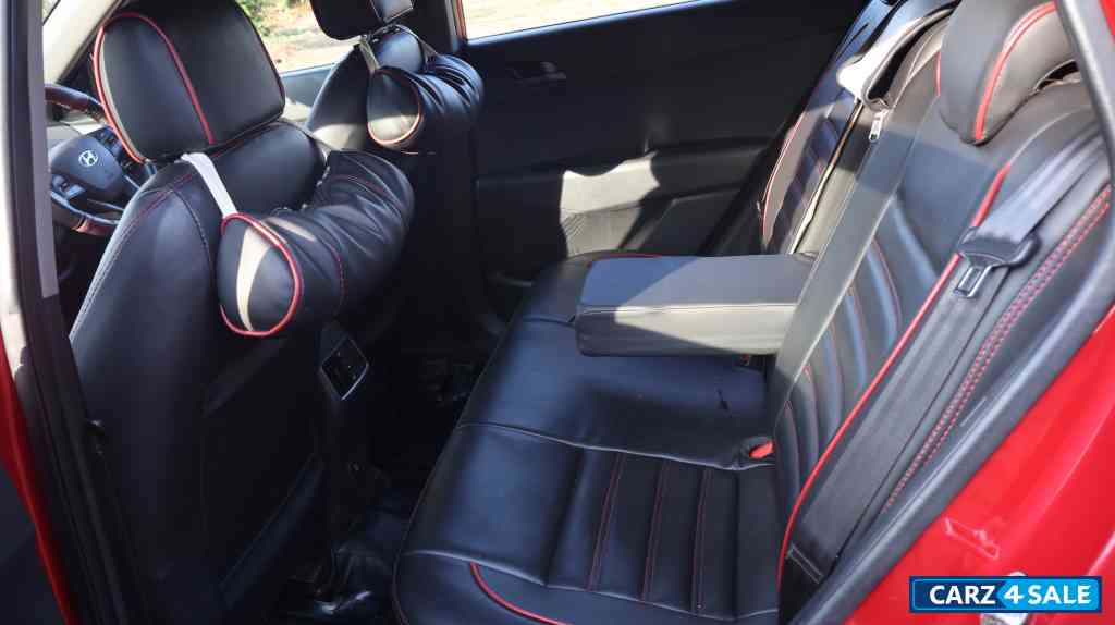 Red Hyundai Creta 1.6 SX +