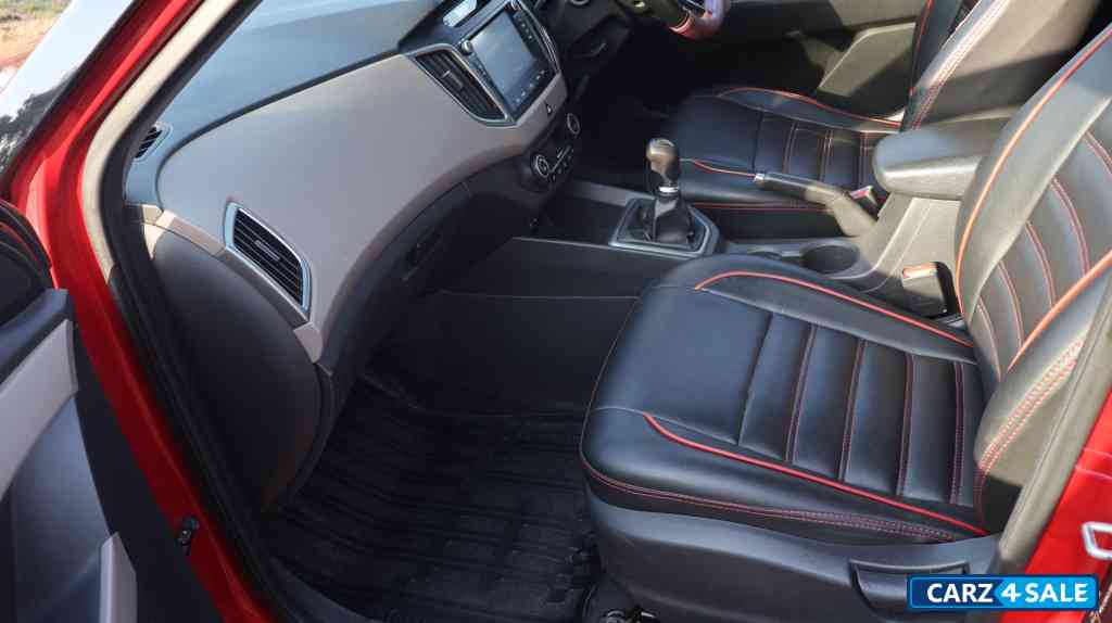 Red Hyundai Creta 1.6 SX +