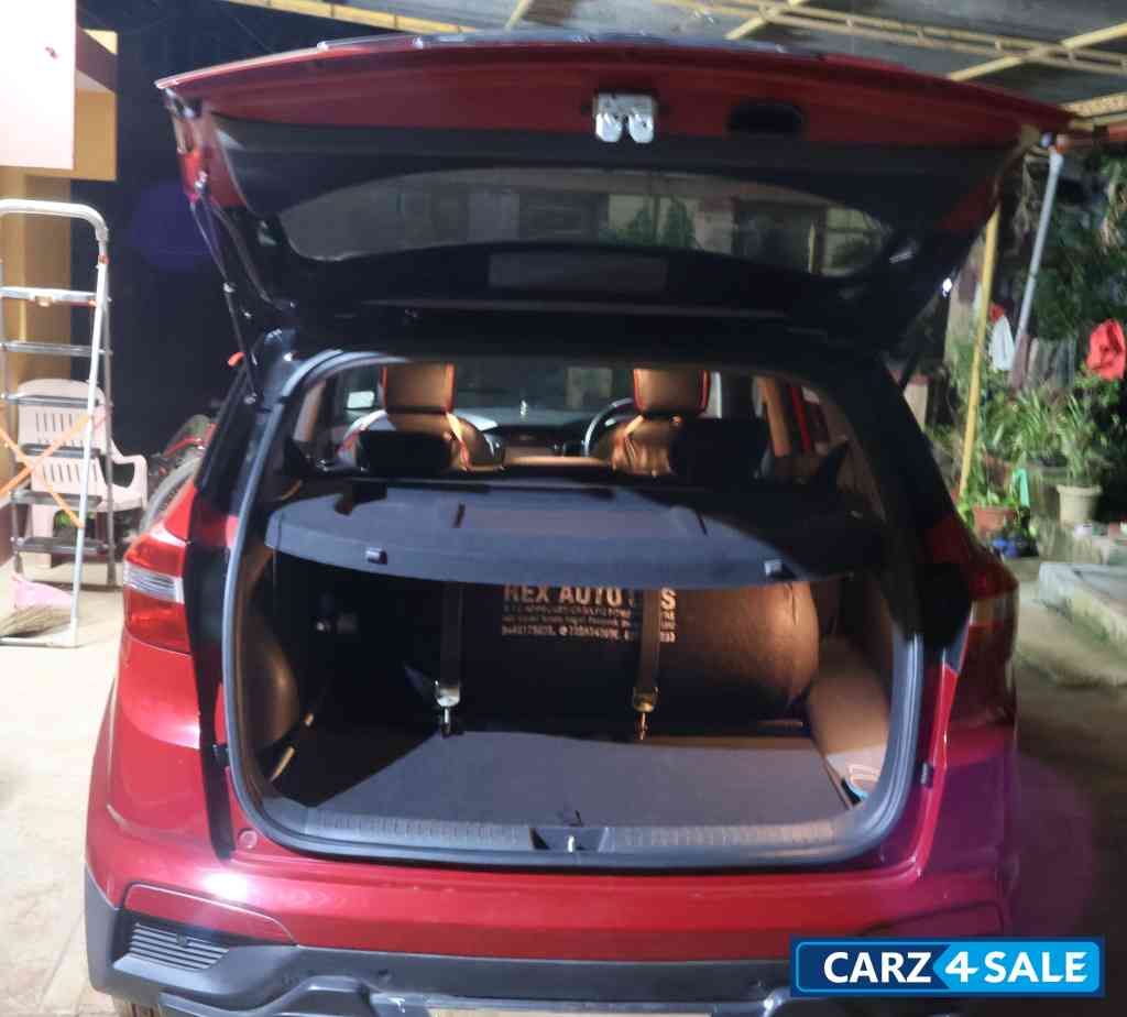 Red Hyundai Creta 1.6 SX +