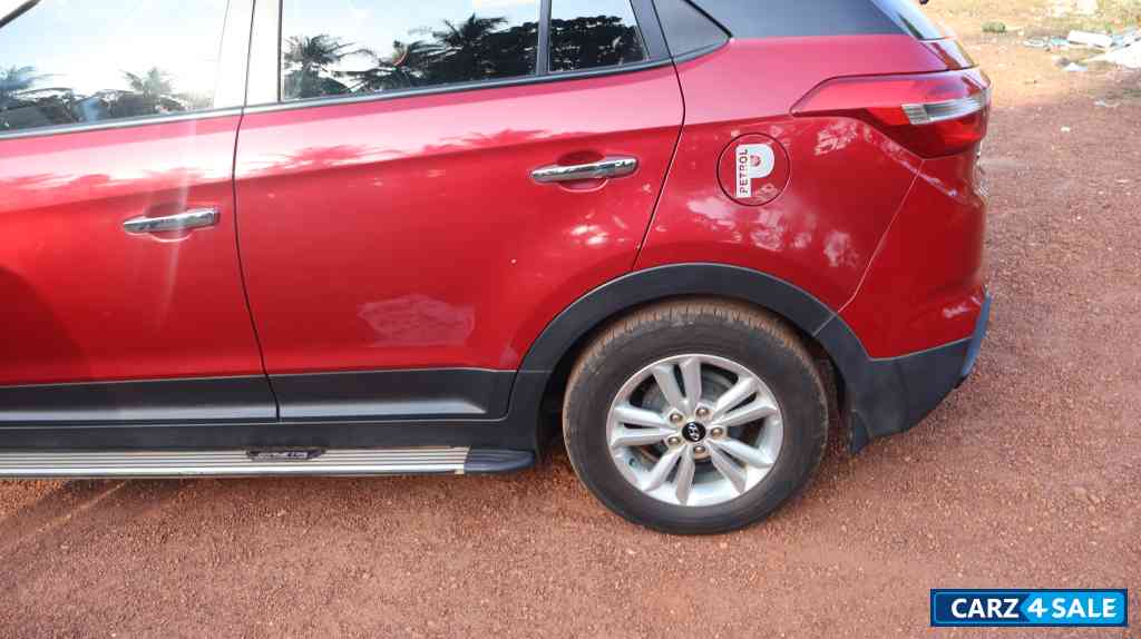 Red Hyundai Creta 1.6 SX +