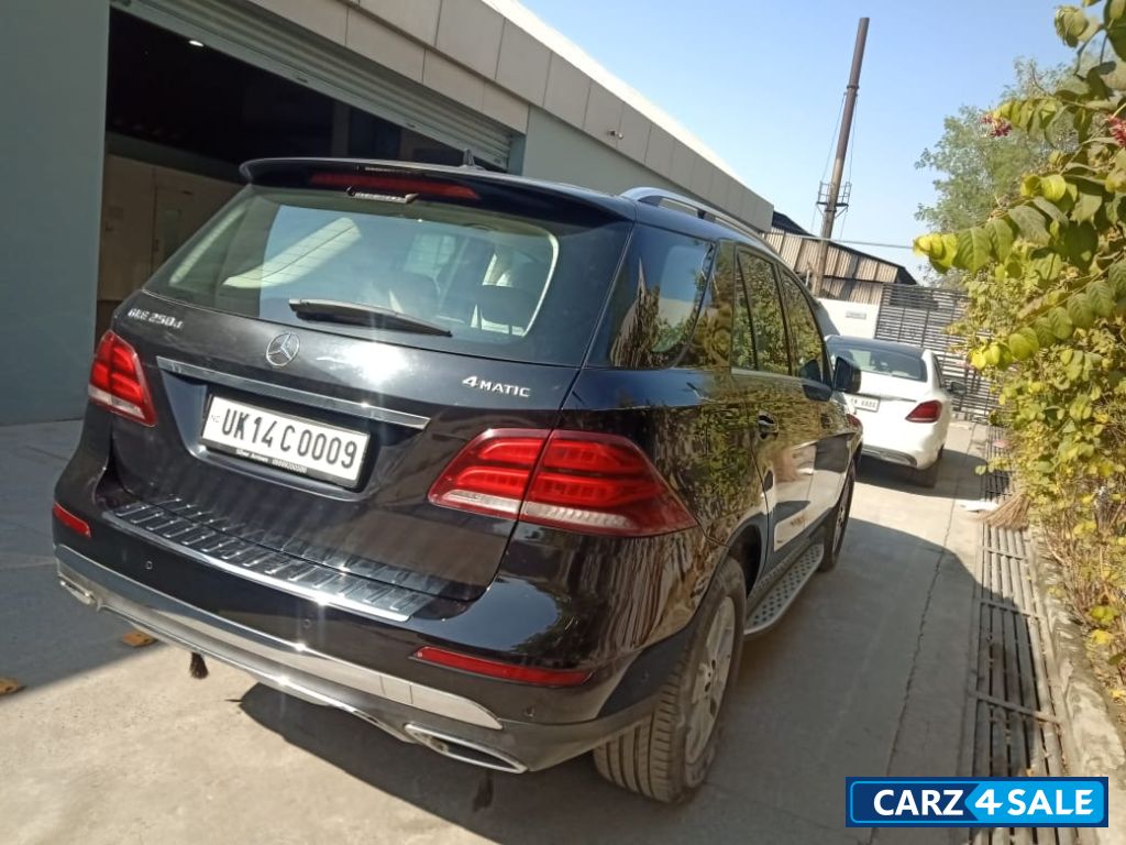 Black Mercedes-Benz GLE 250D