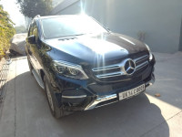 Black Mercedes-Benz GLE 250D