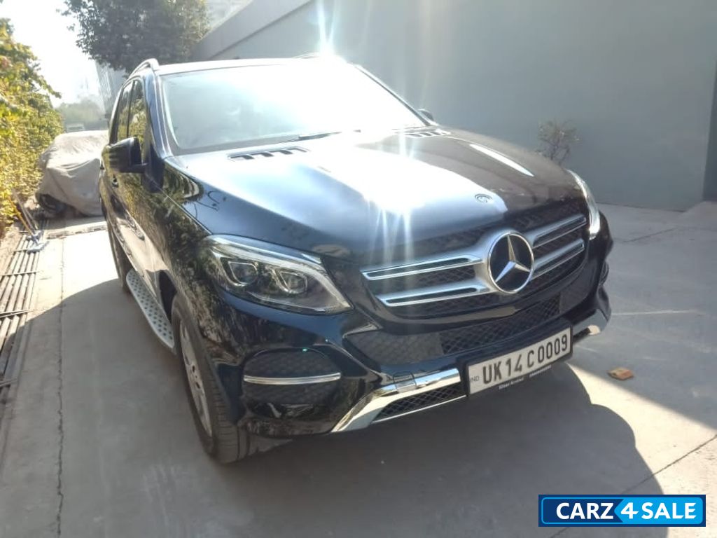 Black Mercedes-Benz GLE 250D