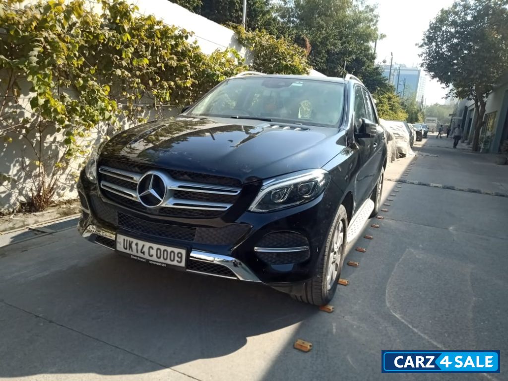 Black Mercedes-Benz GLE 250D