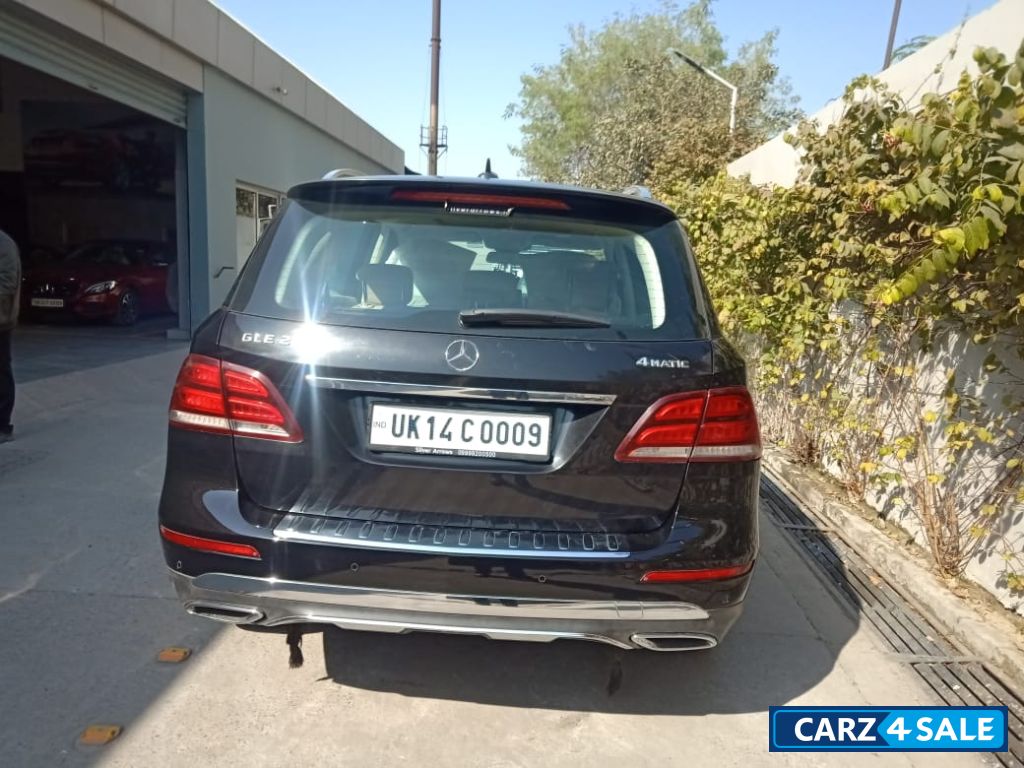 Black Mercedes-Benz GLE 250D