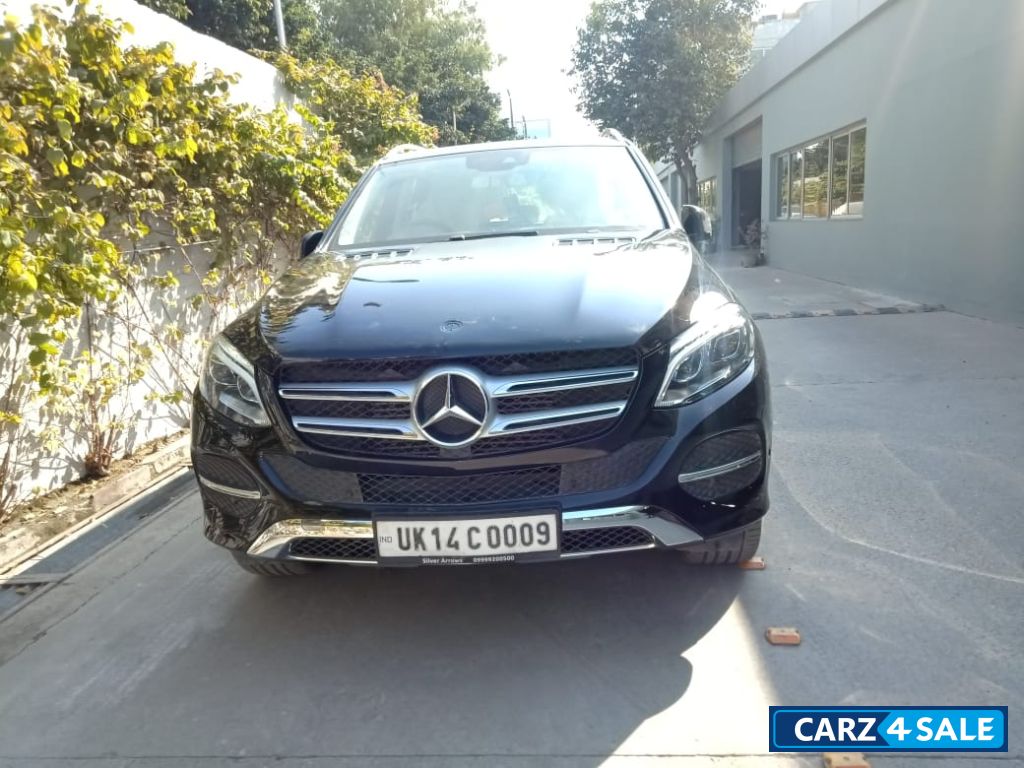 Black Mercedes-Benz GLE 250D