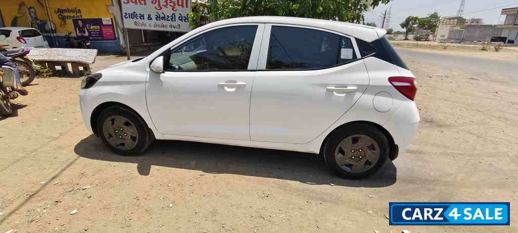 White Hyundai i10 Nios megna corporate