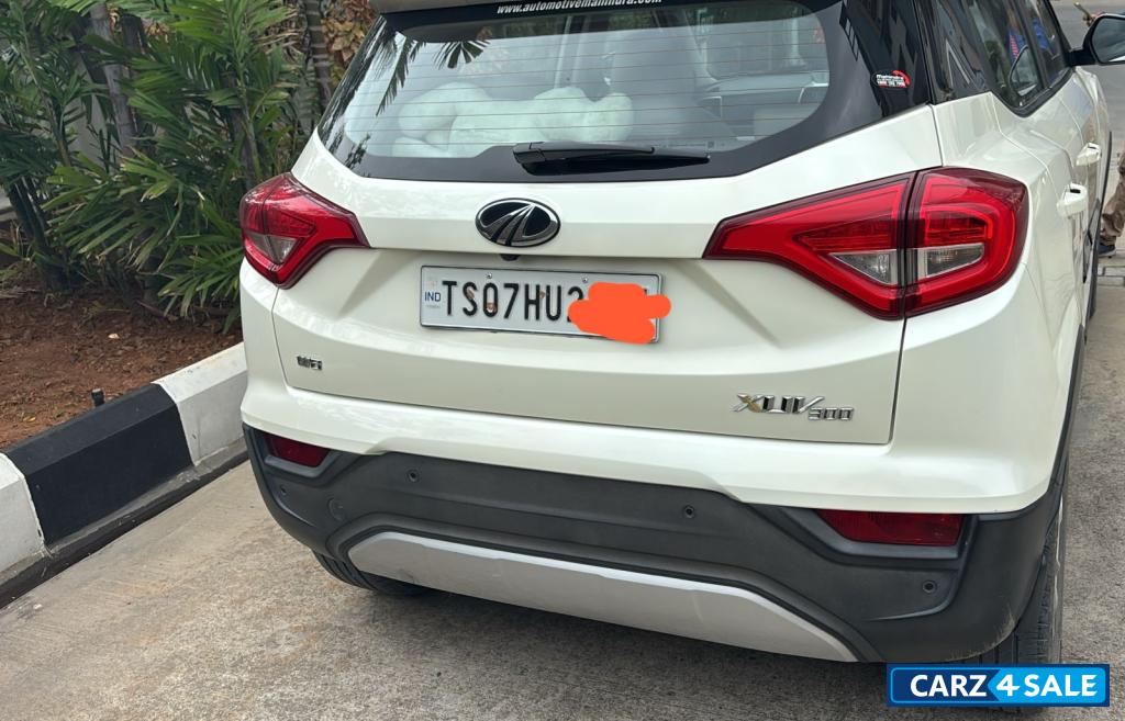 Pearl White Mahindra XUV300 W8 (18650km)