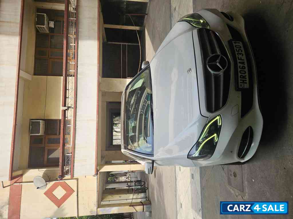 White Mercedes-Benz E-Class E250D