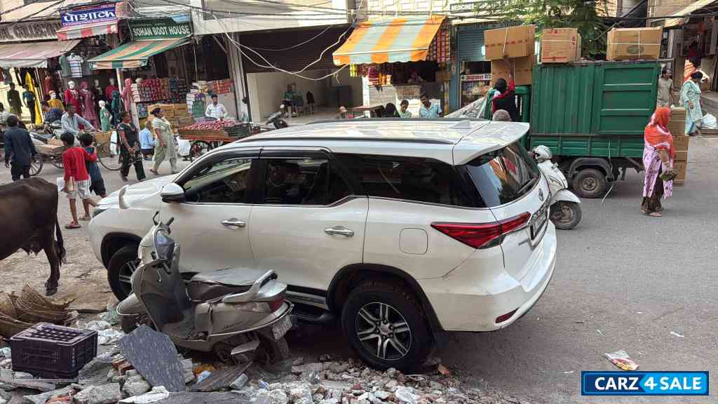 Toyota Fortuner 4*2 automatic Toyota Fortuner 4*2 automatic