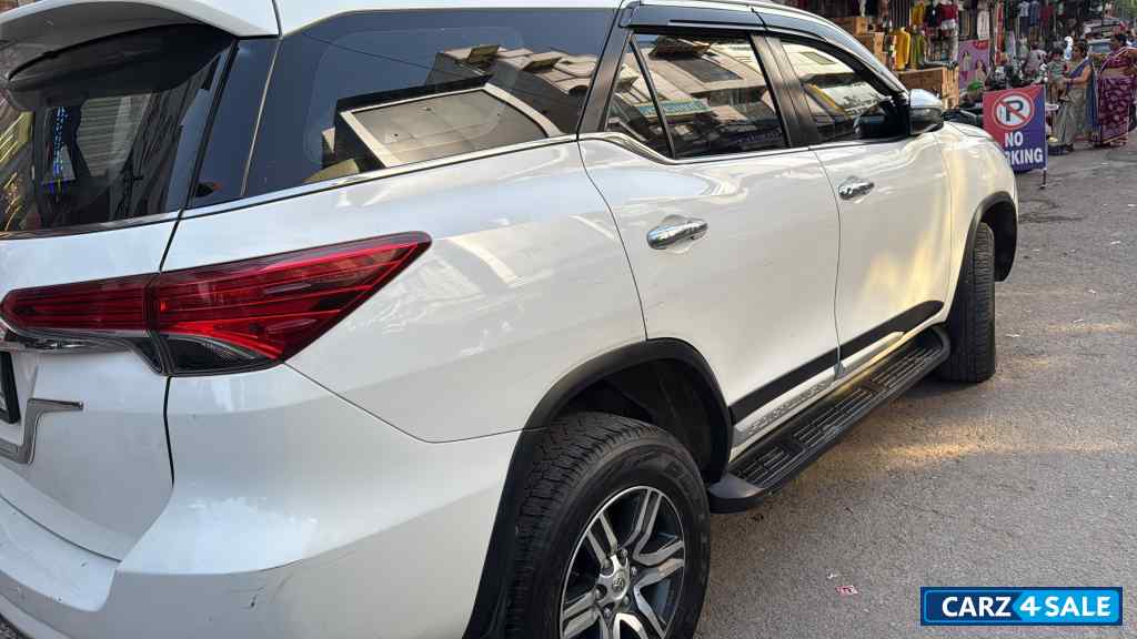 Toyota Fortuner 4*2 automatic Toyota Fortuner 4*2 automatic