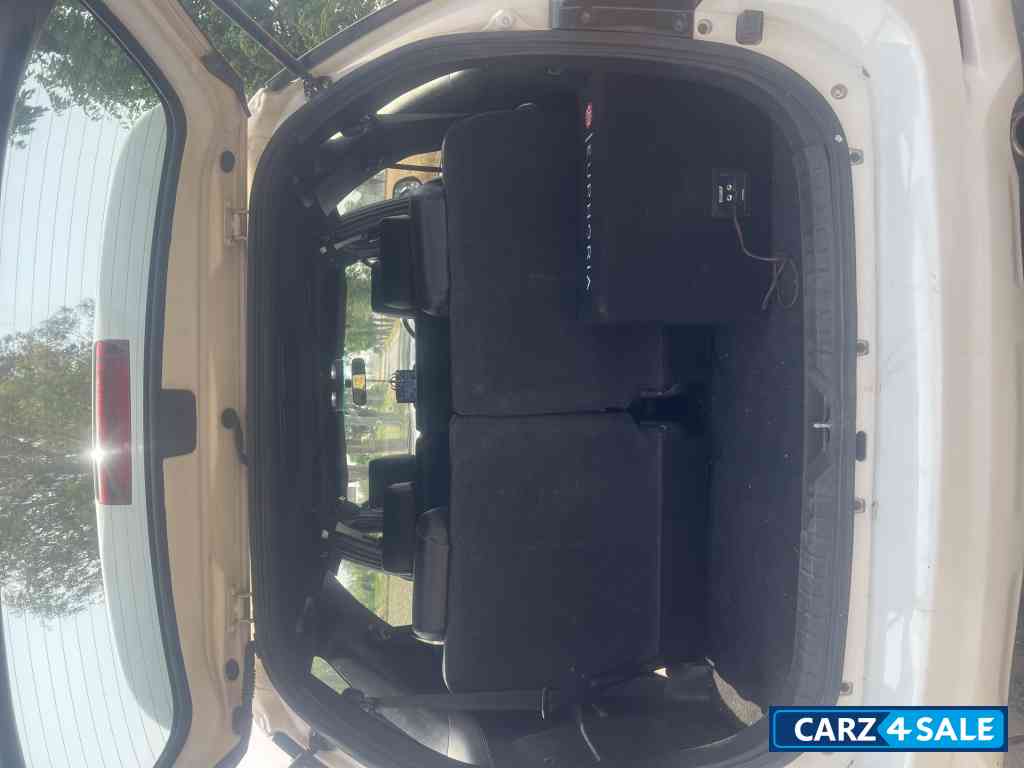 Whites Toyota Fortuner 4x4