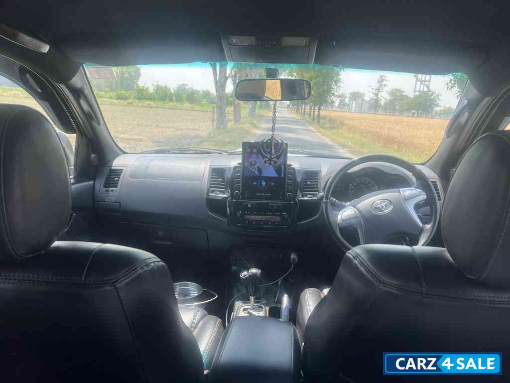 Whites Toyota Fortuner 4x4