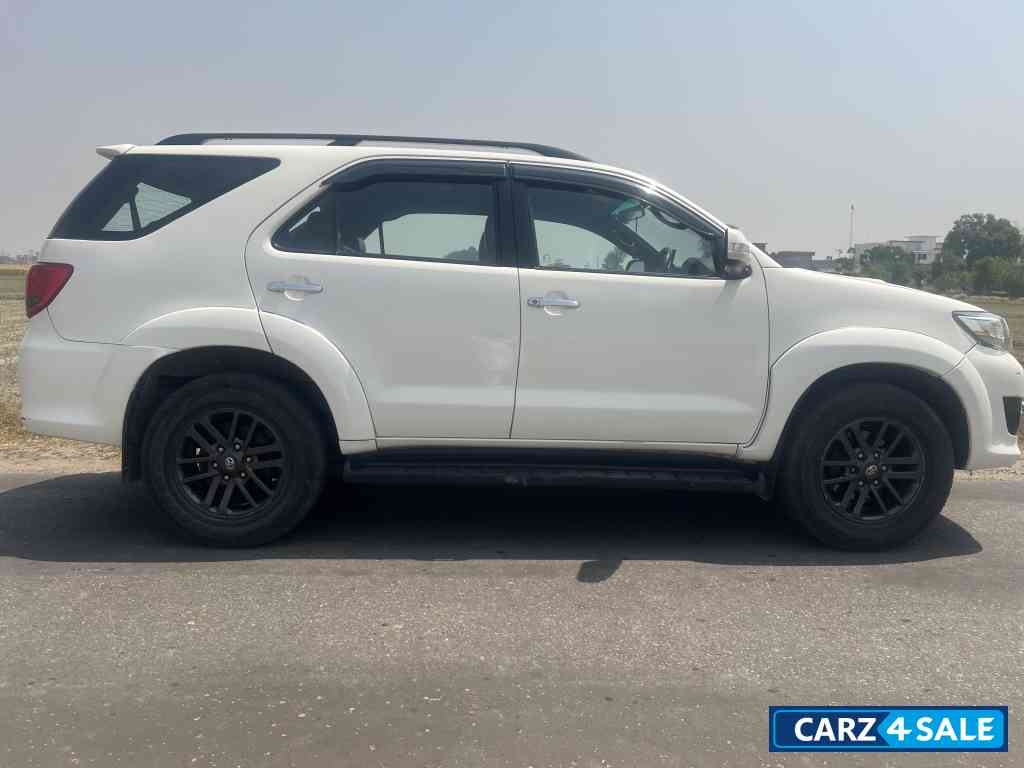 Whites Toyota Fortuner 4x4