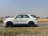 Whites Toyota Fortuner 4x4