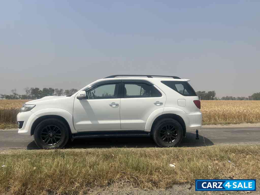 Whites Toyota Fortuner 4x4