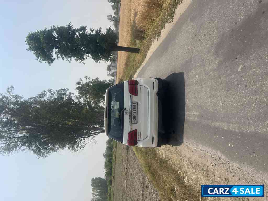 Whites Toyota Fortuner 4x4