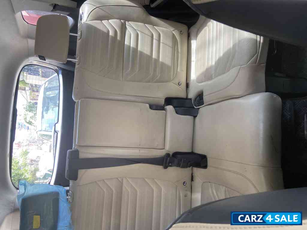 Black Kia Carens Luxury o diesal at