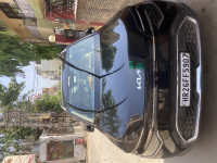 Black Kia Carens Luxury o diesal at