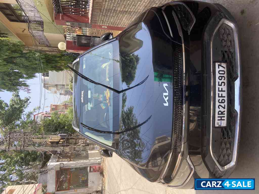 Black Kia Carens Luxury o diesal at