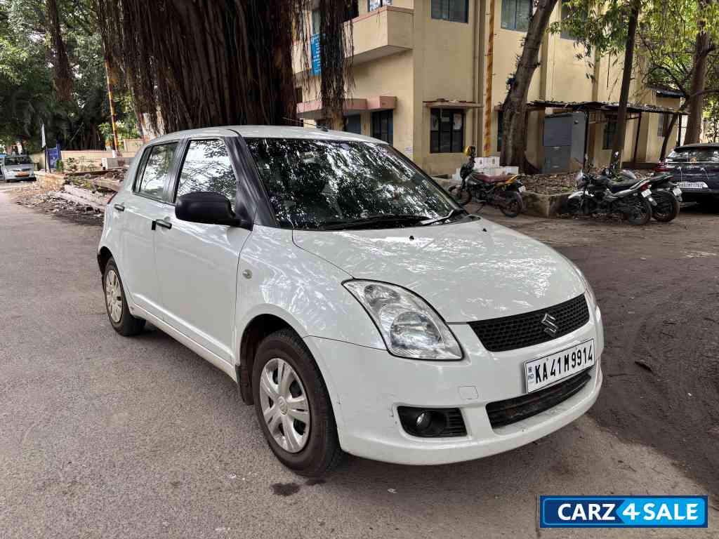 White Maruti Suzuki Swift Vxi 1.3