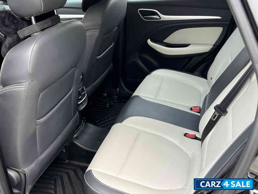 MG Astor Savvy CVT 1.5