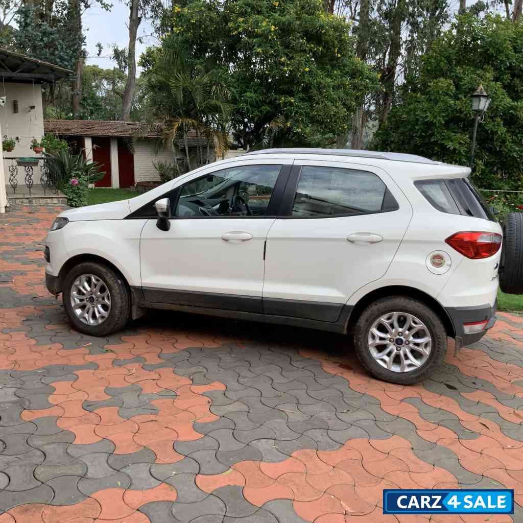 White Ford Ecosport Automatic