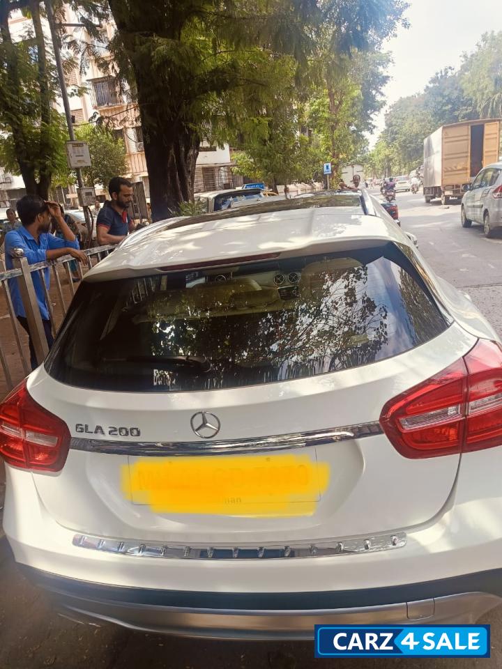 White Mercedes-Benz GLA Gla 200 sports