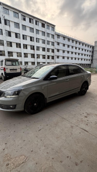 Nardo Grey Skoda Rapid style+ DSG AUTO NARDO GREEY SKODA ORIZNAL 1 car limited