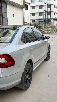 Nardo Grey Skoda Rapid style+ DSG AUTO NARDO GREEY SKODA ORIZNAL 1 car limited