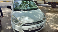 White Hyundai i10 1.1 sports
