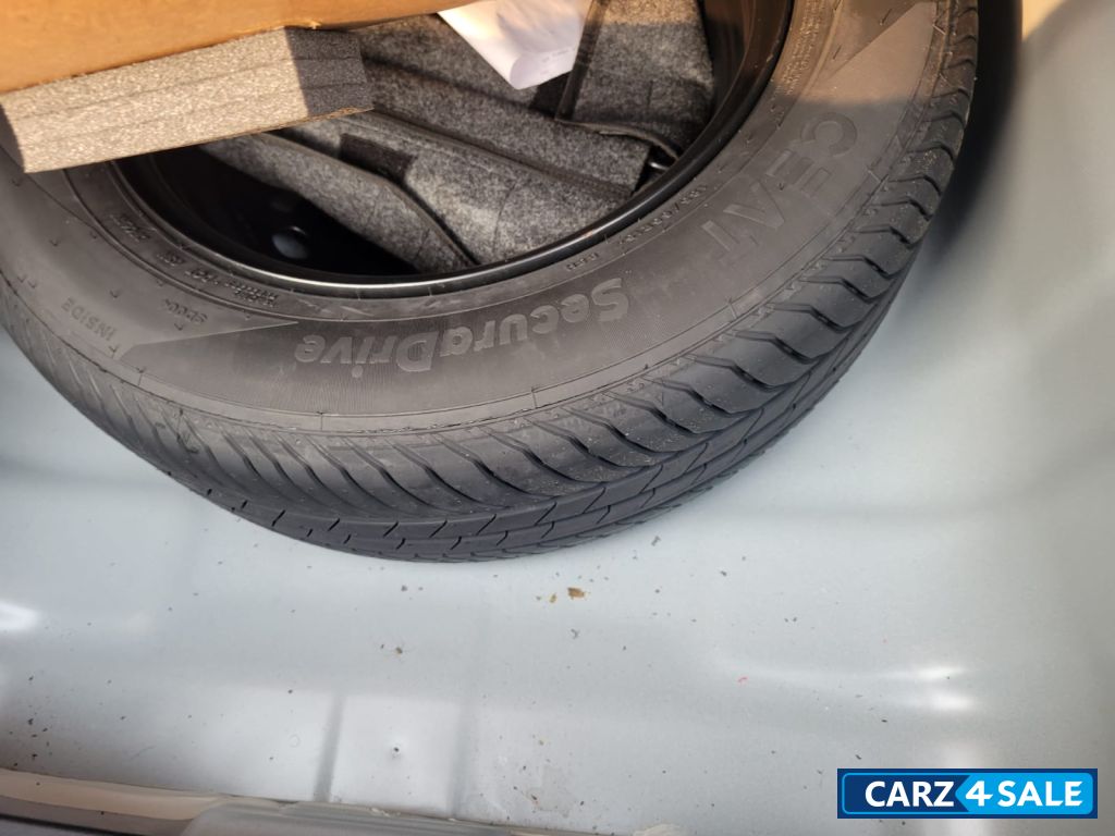 White Hyundai Verna 1.5 L Turbo GDI (Top Model)