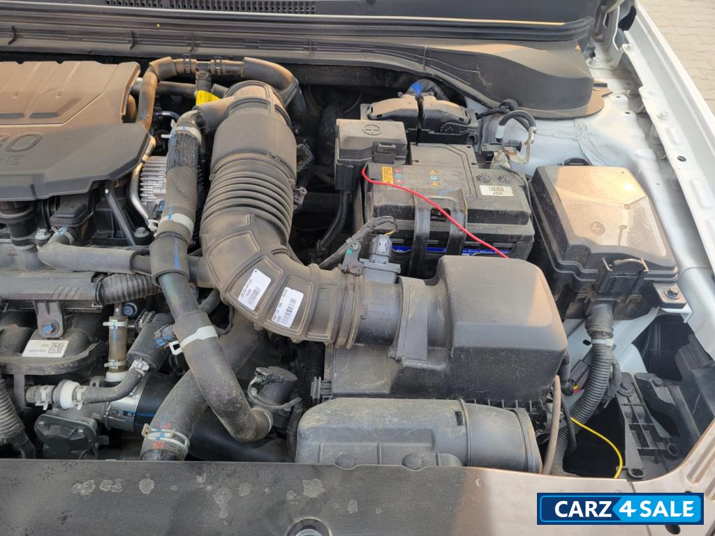 White Hyundai Verna 1.5 L Turbo GDI (Top Model)