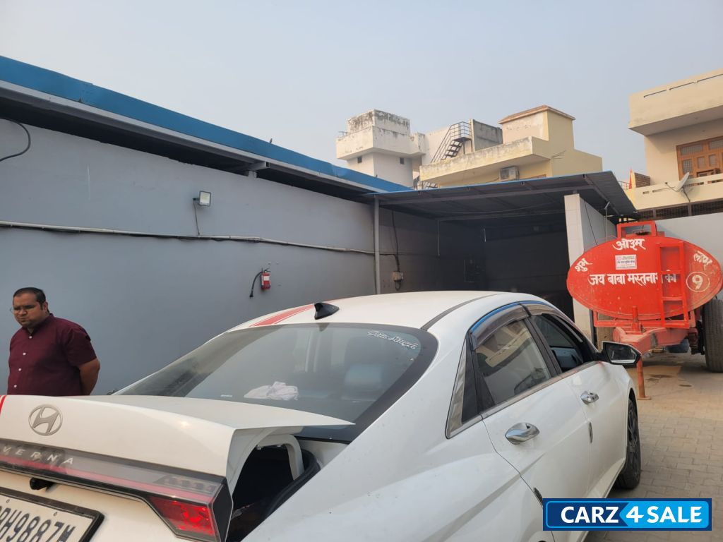 White Hyundai Verna 1.5 L Turbo GDI (Top Model)