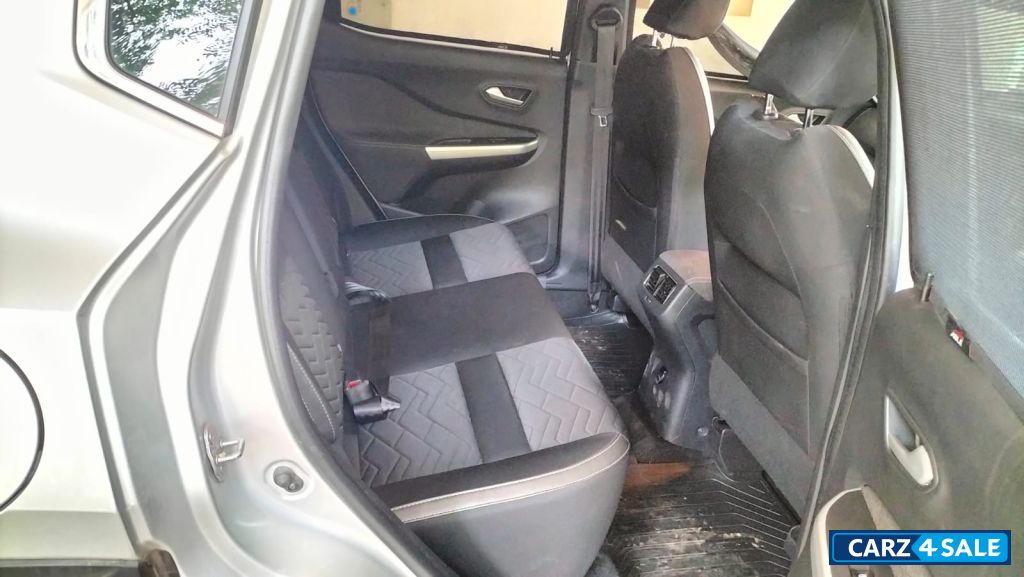 Nissan Magnite XV Premium Turbo CVT