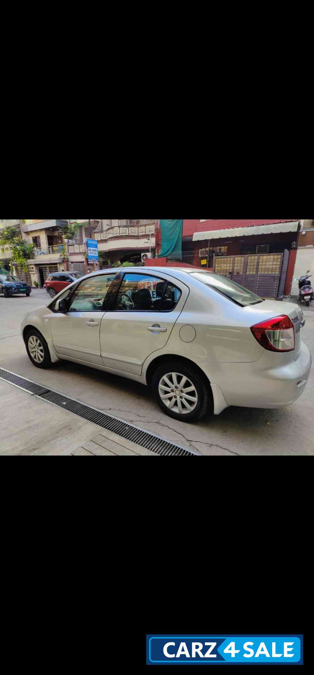 Silver Maruti Suzuki SX4 2010