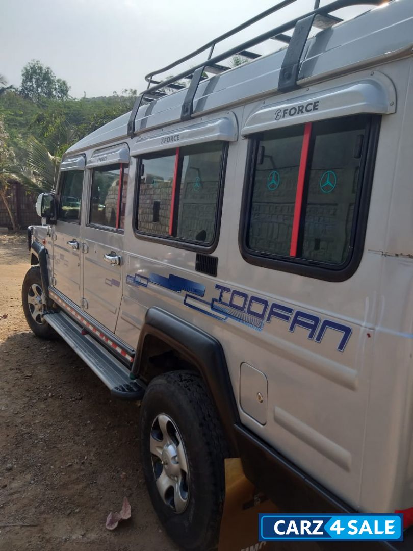 Force Motors  Traxs 2013