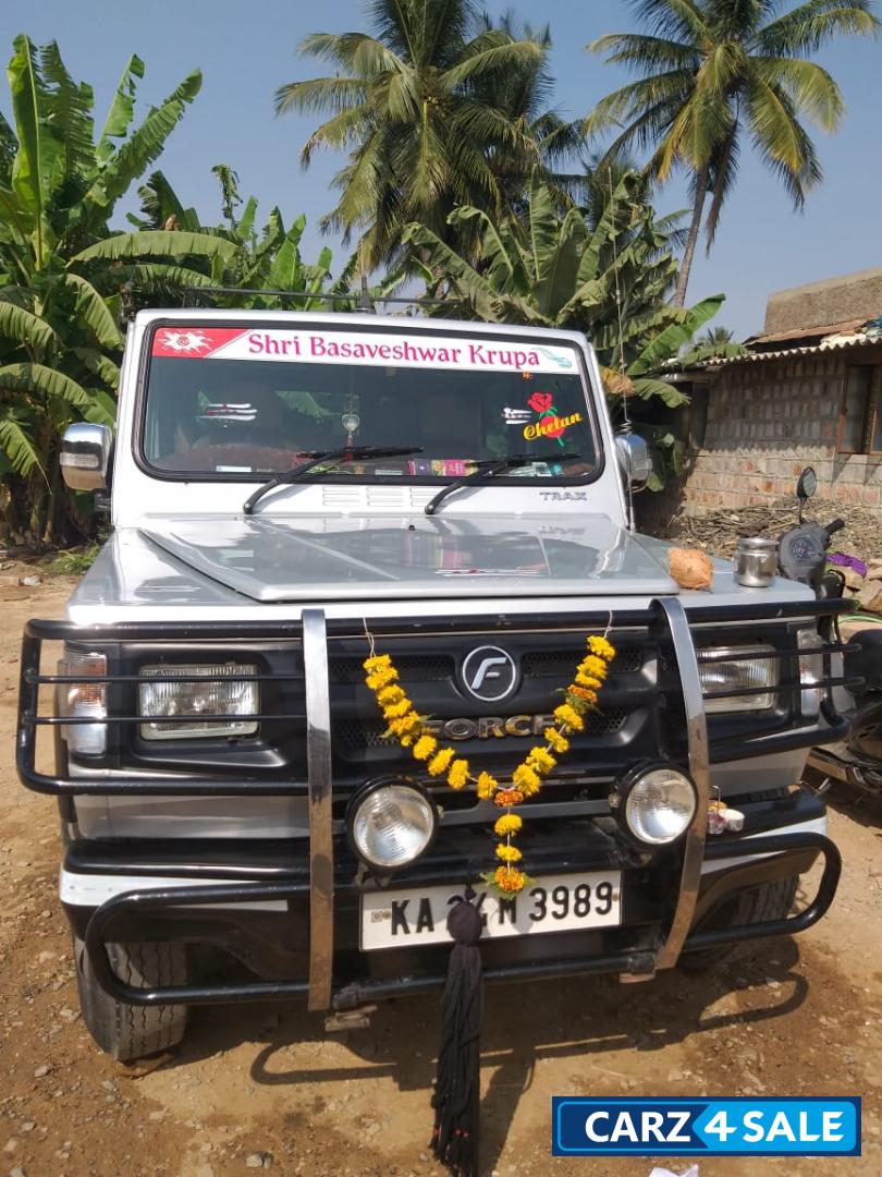 Force Motors  Traxs 2013