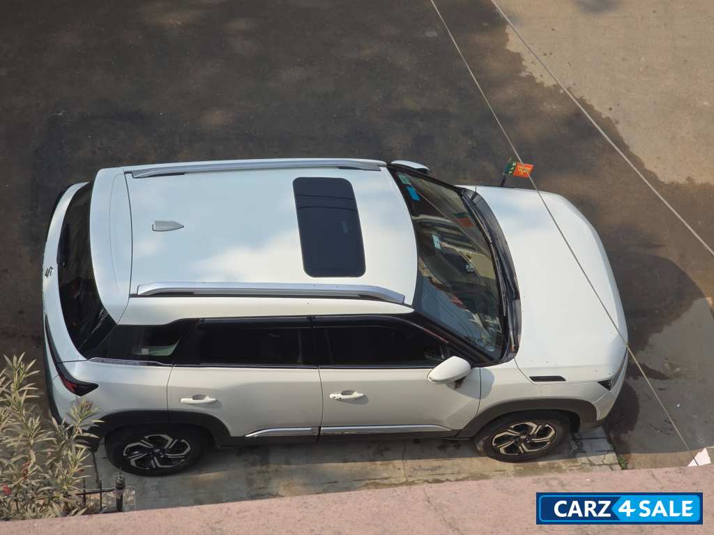 White Maruti Suzuki Vitara Brezza Zxi plus White Maruti Suzuki Vitara Brezza Zxi plus