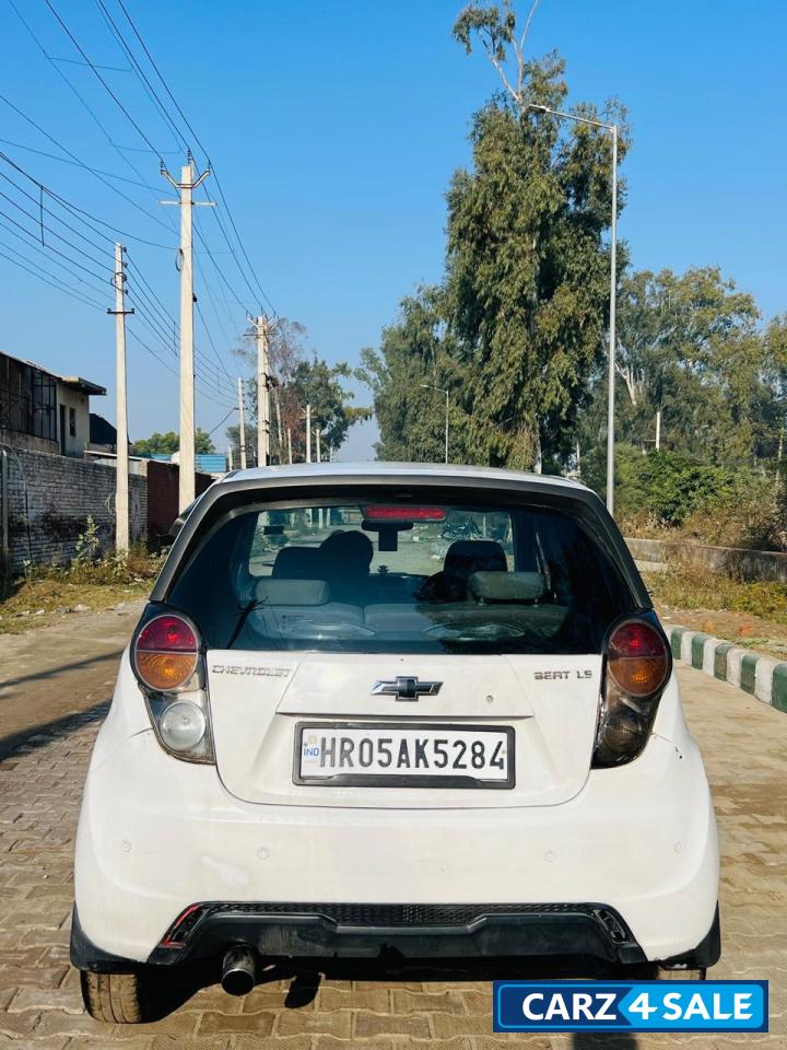 White Chevrolet Beat LS diesel