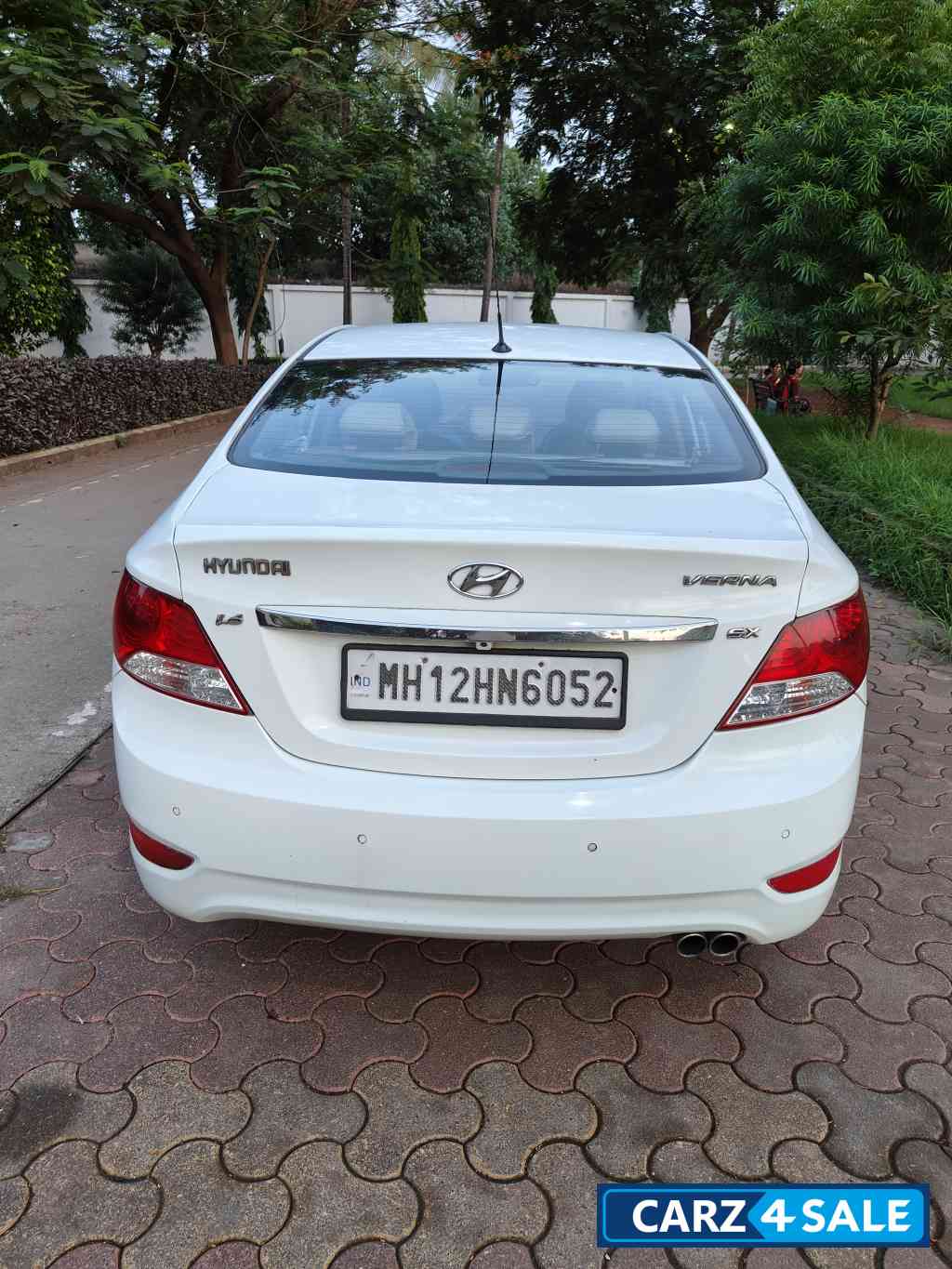 White Hyundai Verna Verna Fluidic VTVT SX (O) White Hyundai Verna Verna Fluidic VTVT SX (O)