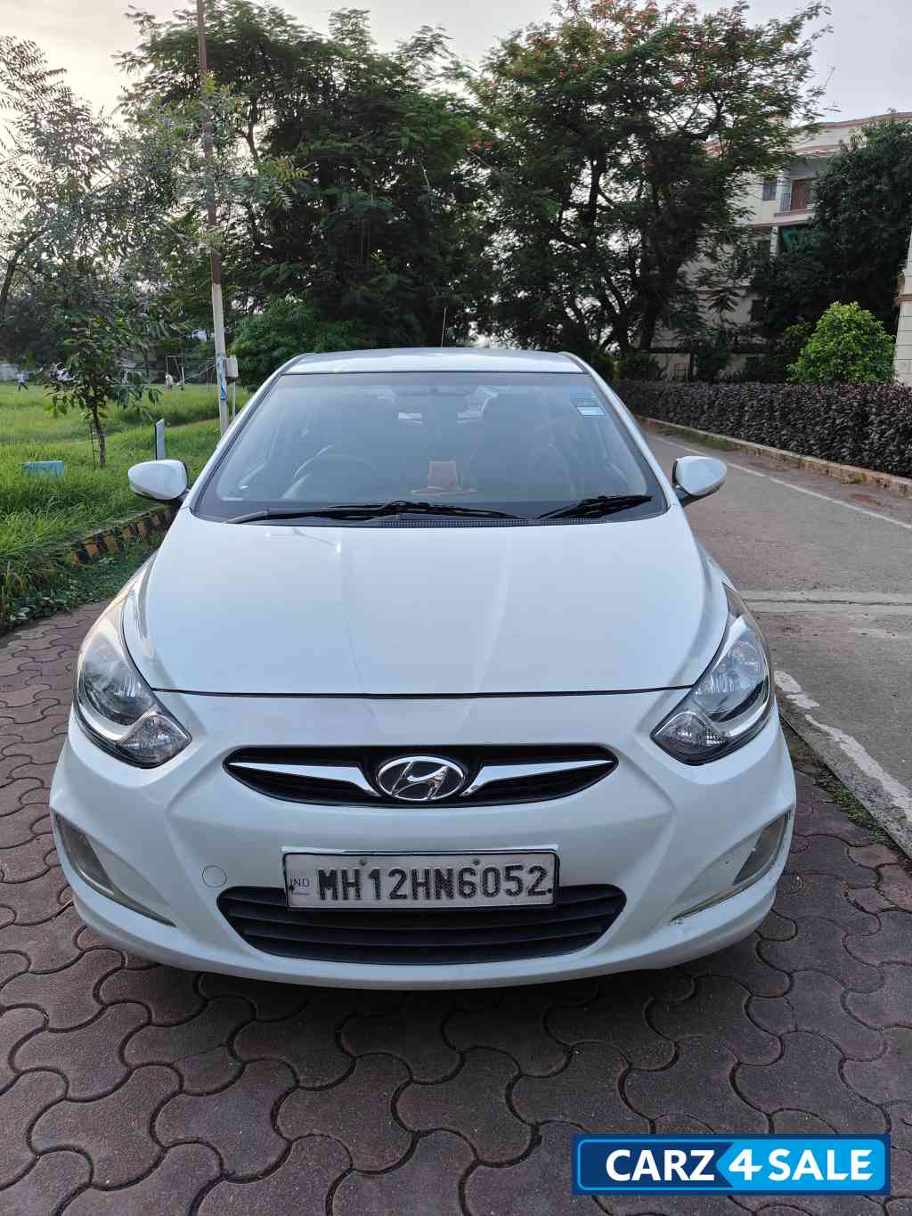 White Hyundai Verna Verna Fluidic VTVT SX (O)