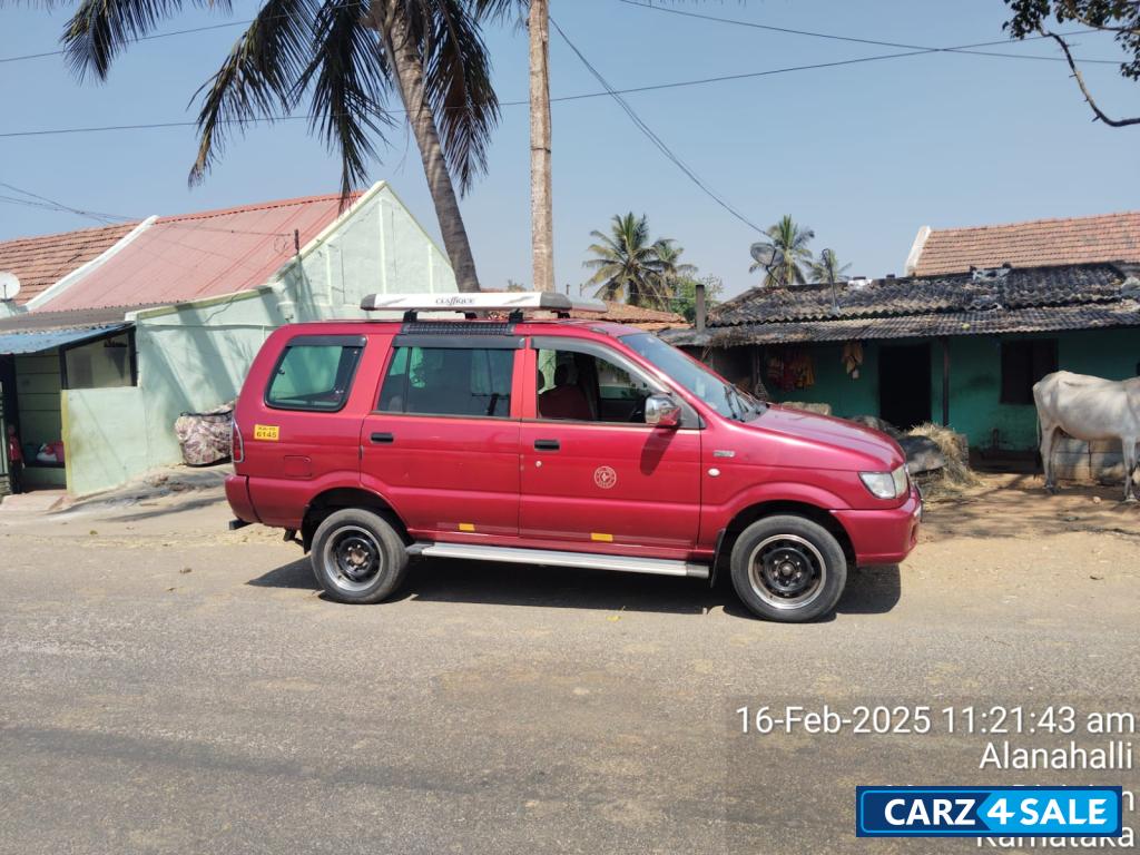 Cherry Red Chevrolet Tavera Neo