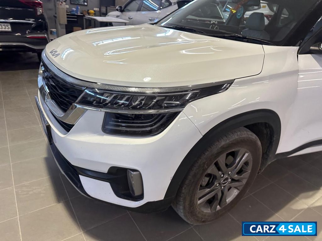 White Kia Seltos 1.5 HTX IVT