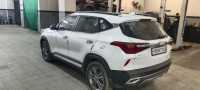 White Kia Seltos 1.5 HTX IVT
