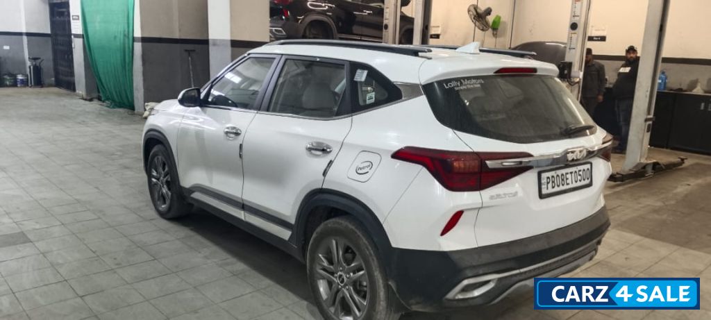 White Kia Seltos 1.5 HTX IVT
