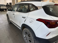 White Kia Seltos 1.5 HTX IVT