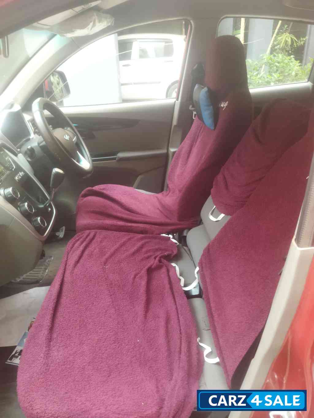 Red And Black Mahindra KUV100 K8 mFalcon G80 Red And Black Mahindra KUV100 K8 mFalcon G80